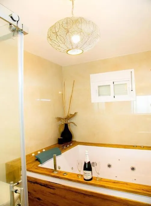 Beautiful Spacious Two Bed Facing The Ocean! Marbella Apartment